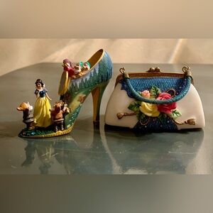 LN-Disney Snow White & 7 dwarfs shoe & Blue and White Clutch with Floral Design